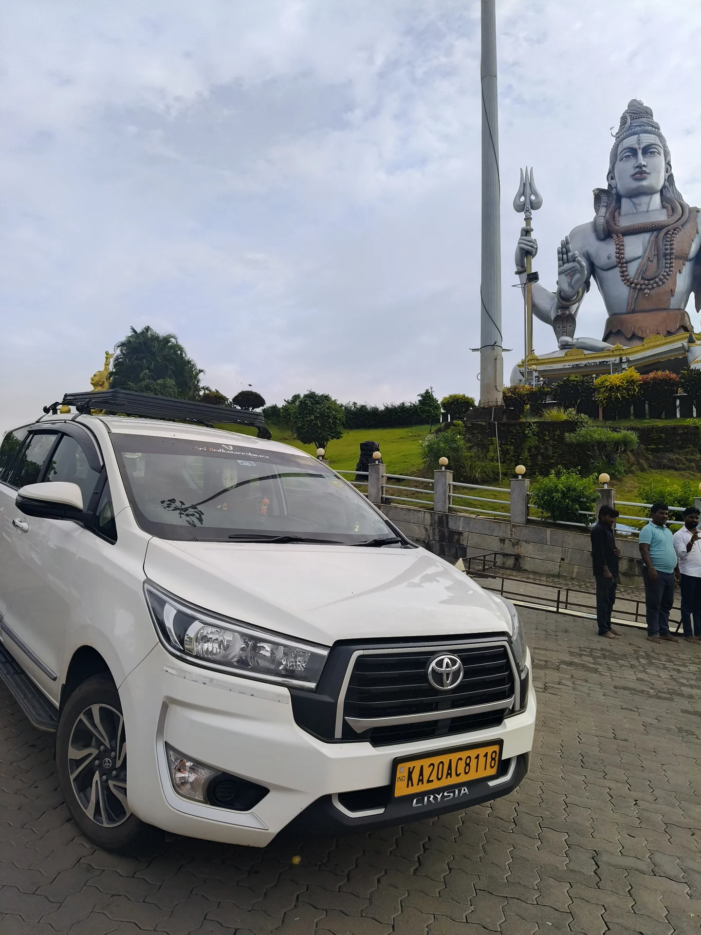 Clean front view of Atharv Cabs Innova Crysta KA20AC8118 on Coastal Karnataka tour